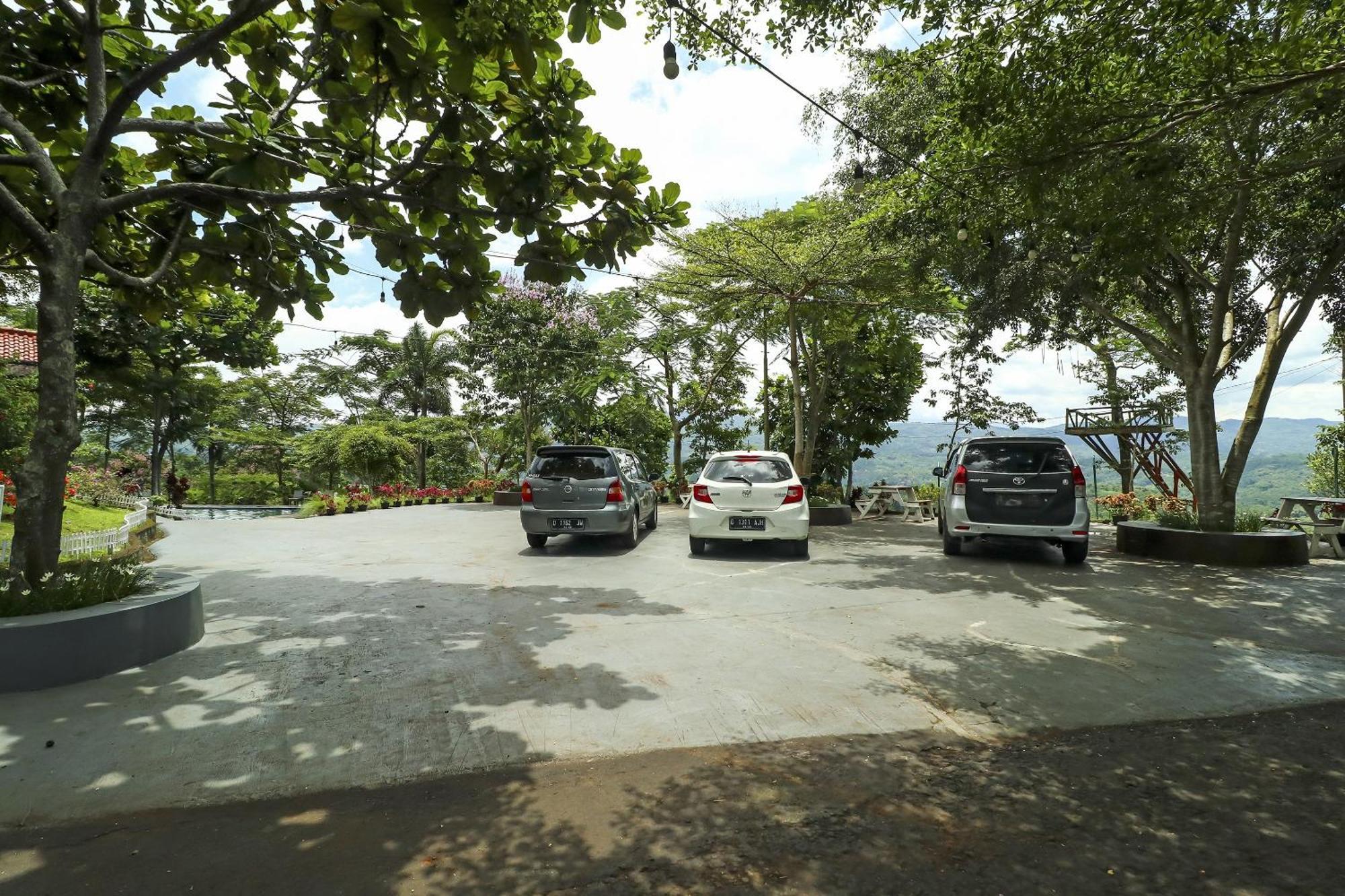 Oyo Homes 90956 Desa Wisata Guranteng Pendjalu Ngoại thất bức ảnh