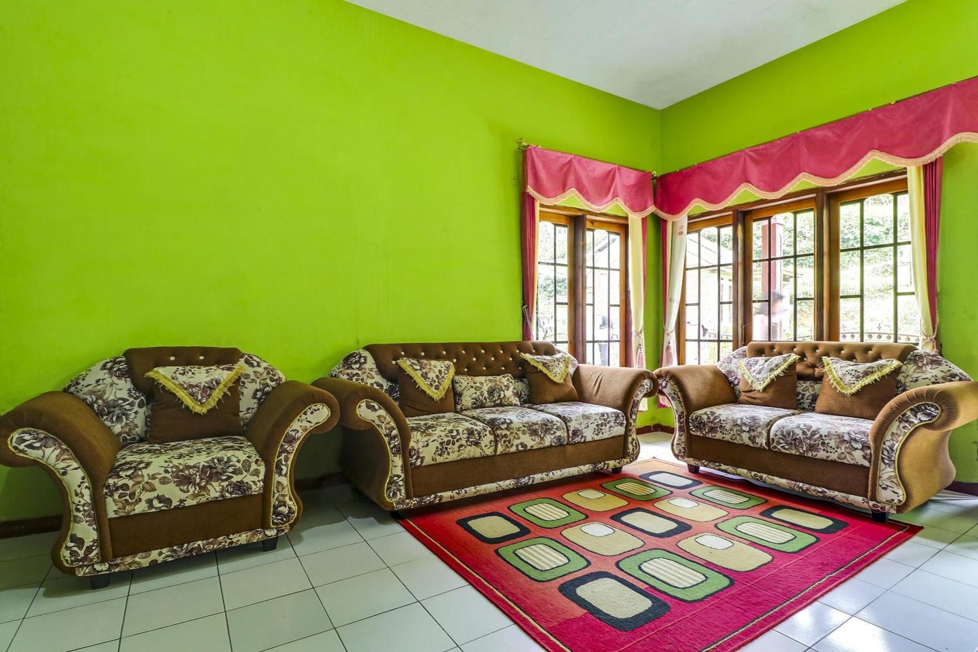 Oyo Homes 90956 Desa Wisata Guranteng Pendjalu Ngoại thất bức ảnh