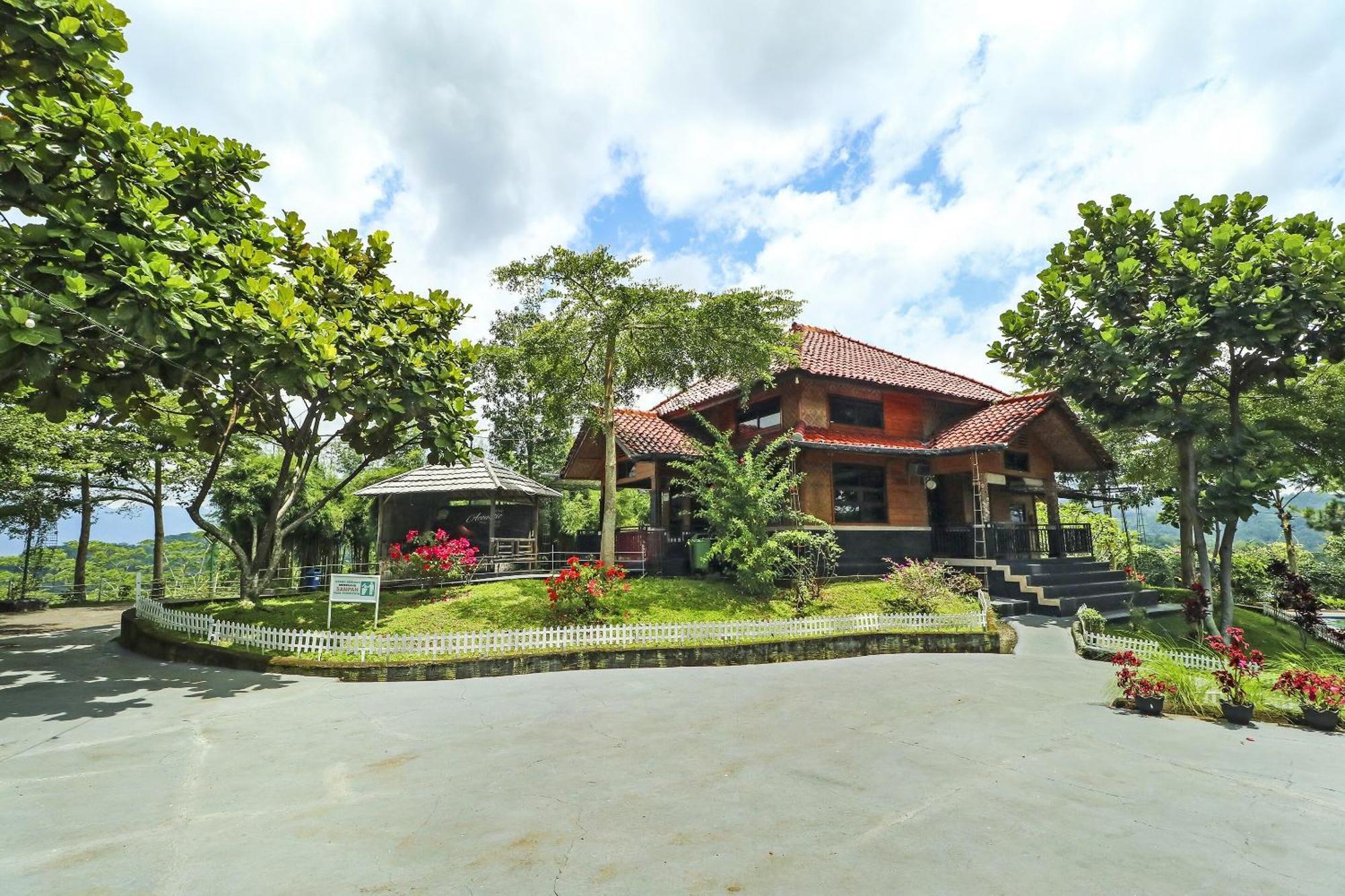 Oyo Homes 90956 Desa Wisata Guranteng Pendjalu Ngoại thất bức ảnh